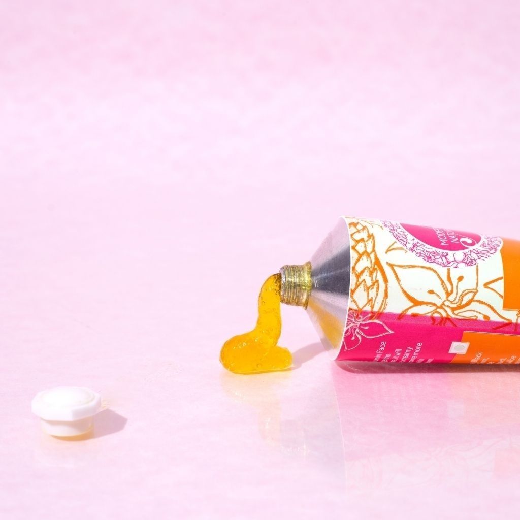 A. Modernica Naturalis - Nicumin Black Seed Brightening Face Cleansing Jelly - Tiefenreinigende Reinigung für jeden Tag